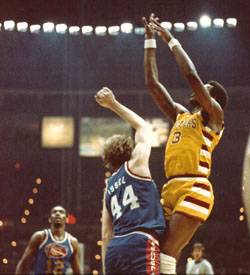 Elmore Smith vs Dan Issel